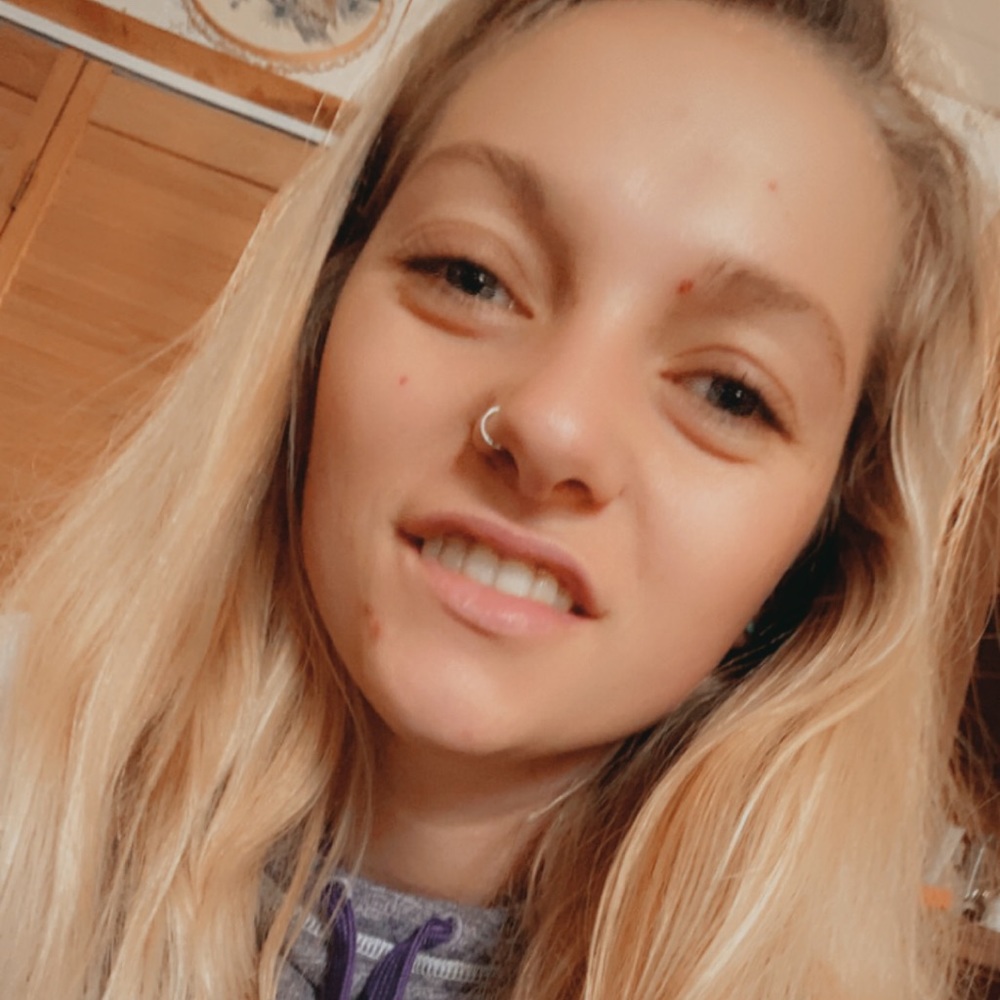 Meet your Posher, Alexis